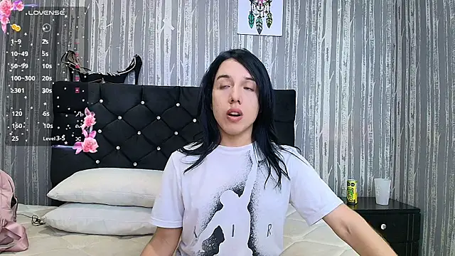 Snapshot of Alicee_Moonn chatting on 11-08-25, 08:07 Alicee Moonn online show from 11-08-25, 08:07