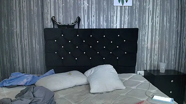 Snapshot of Alicee_Moonn chatting on 11-26-25, 08:43 Alicee Moonn online show from 11-26-25, 08:43