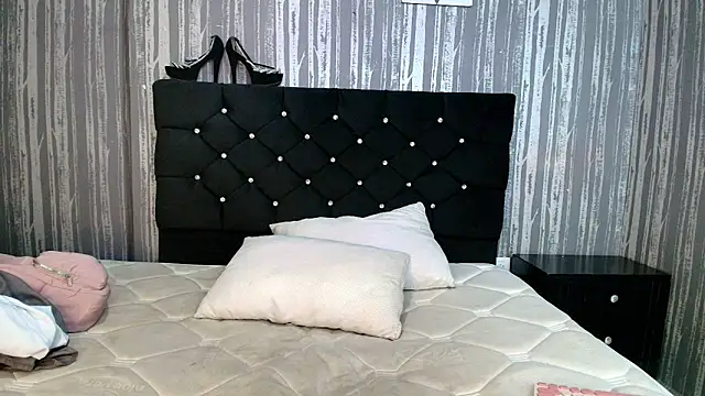 Snapshot of Alicee_Moonn chatting on 12-05-25, 07:43 Alicee Moonn online show from 12-05-25, 07:43