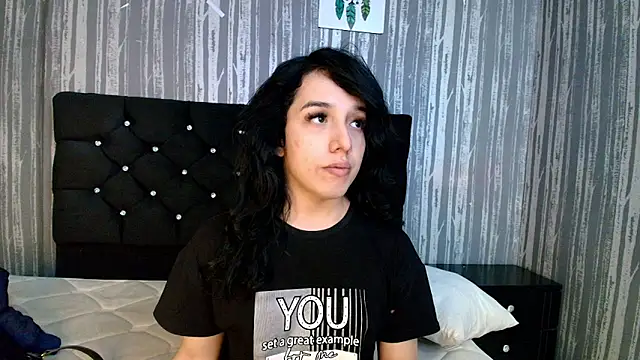 Snapshot of Alicee_Moonn chatting on 12-17-25, 09:32 Alicee Moonn online show from 12-17-25, 09:32