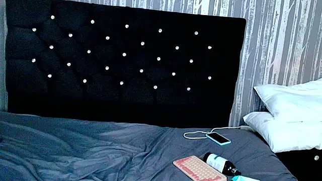 Snapshot of Alicee_Moonn chatting on 02-24-26, 09:02 Alicee Moonn online show from 02-24-26, 09:02