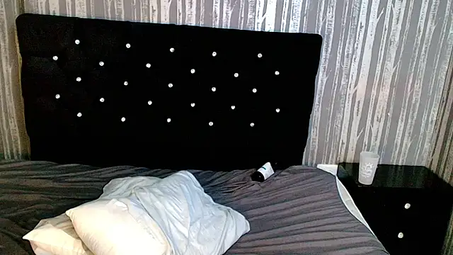 Snapshot of Alicee_Moonn chatting on 02-25-26, 09:08 Alicee Moonn online show from 02-25-26, 09:08