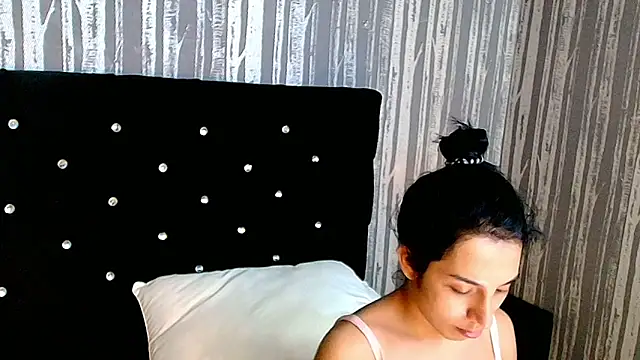 Snapshot of Alicee_Moonn chatting on 02-27-26, 08:09 Alicee Moonn online show from 02-27-26, 08:09