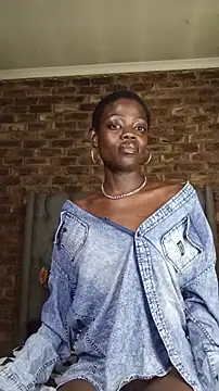 Snapshot of Ebony-Mistique chatting on 02-13-26, 07:32 Ebony-Mistique online show from 02-13-26, 07:32