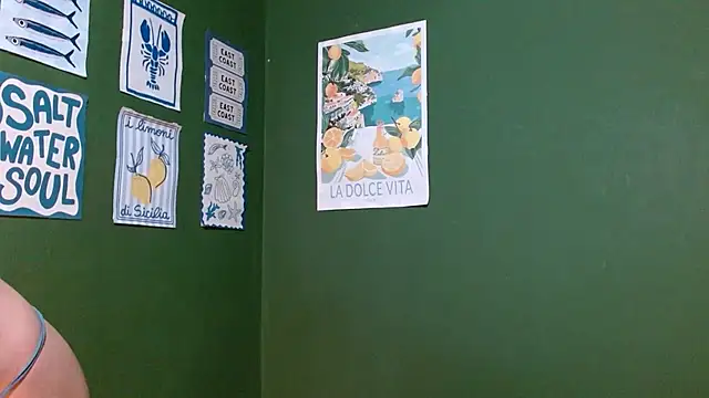 Roxiehood online show from 11-22-25, 02:32