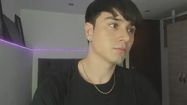 Snapshot of stevve_14 chatting on 12-16-25, 05:23 stevve 14 online show from 12-16-25, 05:23