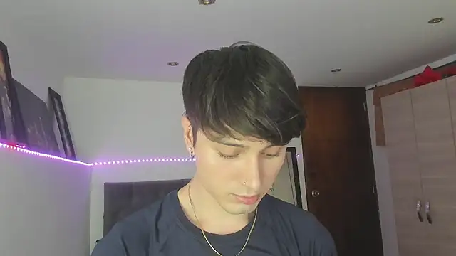 Snapshot of stevve_14 chatting on 01-09-26, 04:04 stevve 14 online show from 01-09-26, 04:04