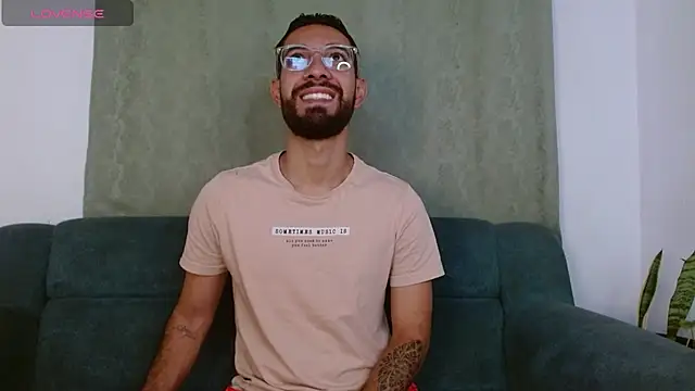 Snapshot of ReyPablo1 chatting on 09-14-25, 02:49 ReyPablo1 online show from 09-14-25, 02:49