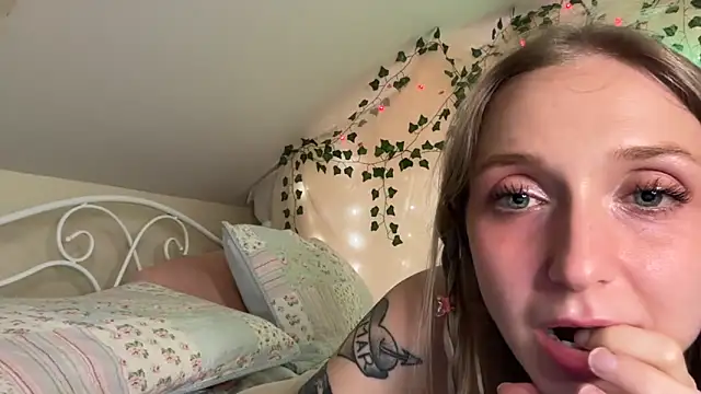 Snapshot of rose_puzzy69 chatting on 06-02-26, 02:57 rose puzzy69 online show from 06-02-26, 02:57