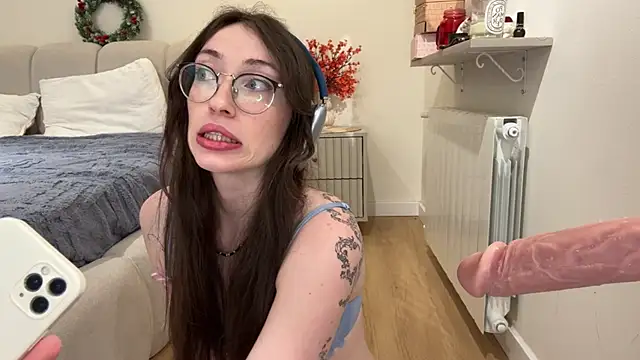 Kelly Berry   online show from 04-11-26, 06:56