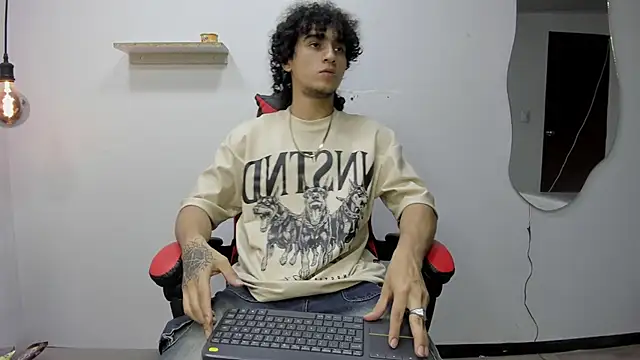 Snapshot of JackesTaylor chatting on 11-08-25, 04:34 JackesTaylor online show from 11-08-25, 04:34