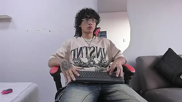 Snapshot of JackesTaylor chatting on 11-15-25, 09:11 JackesTaylor online show from 11-15-25, 09:11