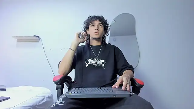 Snapshot of JackesTaylor chatting on 05-15-26, 05:58 JackesTaylor online show from 05-15-26, 05:58