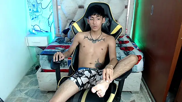 yiisu  online show from 10-15-25, 06:19