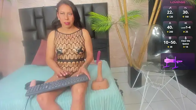 Snapshot of karlarusso chatting on 09-15-25, 08:31 karlarusso online show from 09-15-25, 08:31