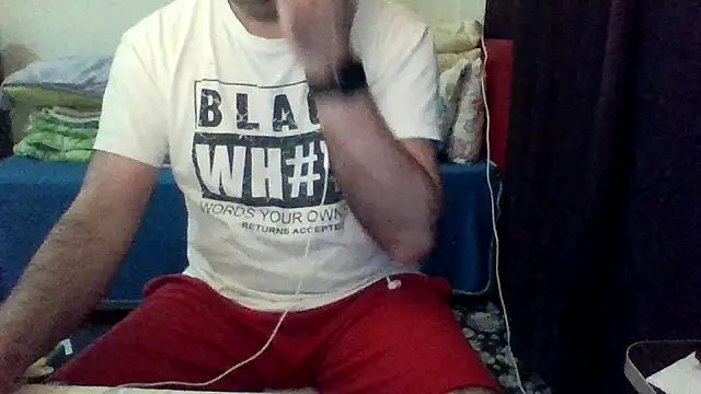Snapshot of st206boy chatting on 05-08-26, 11:21 st206boy online show from 05-08-26, 11:21