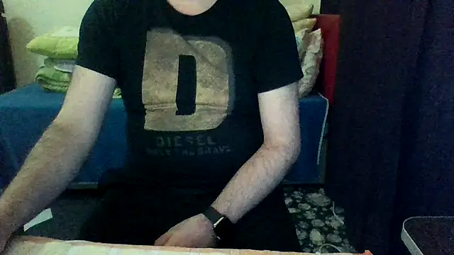 Snapshot of st206boy chatting on 05-10-26, 10:48 st206boy online show from 05-10-26, 10:48