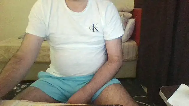 Snapshot of st206boy chatting on 07-08-26, 12:37 st206boy online show from 07-08-26, 12:37