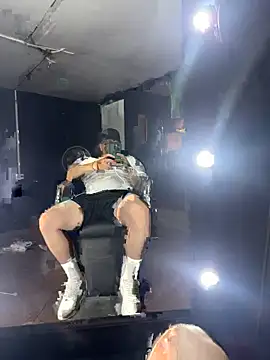 Snapshot of crazybarber69 chatting on 09-18-25, 06:26 crazybarber69 online show from 09-18-25, 06:26