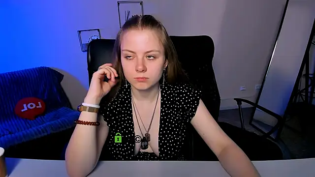 foxy tease  online show from 09-22-25, 12:45