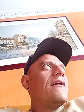 Snapshot of leon8013A chatting on 11-06-25, 02:51 leon8013A online show from 11-06-25, 02:51