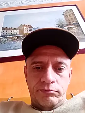 Snapshot of leon8013A chatting on 11-11-25, 12:49 leon8013A online show from 11-11-25, 12:49