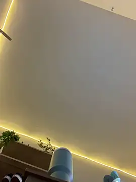 raynareign online show from 03-18-26, 07:22