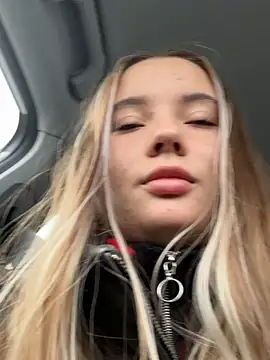 Snapshot of StephanieMur chatting on 10-07-25, 04:20 StephanieMur online show from 10-07-25, 04:20