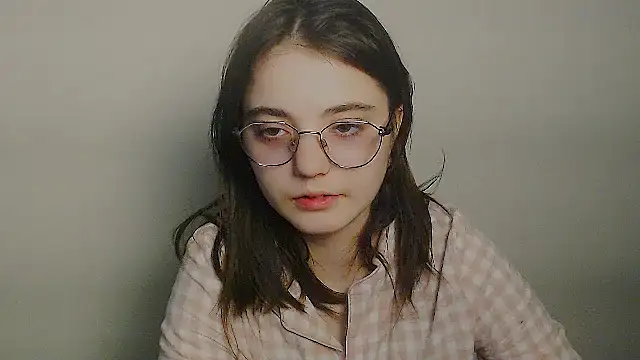 Snapshot of Sun_Shine__ chatting on 04-19-26, 06:10 Sun Shine online show from 04-19-26, 06:10