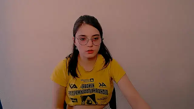 Snapshot of Sun_Shine__ chatting on 05-15-26, 01:07 Sun Shine online show from 05-15-26, 01:07