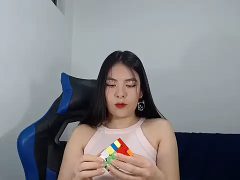 EloiseJun online show from 10-26-25, 10:36