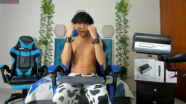 Snapshot of _taylor_black chatting on 09-30-25, 09:31 taylor black online show from 09-30-25, 09:31