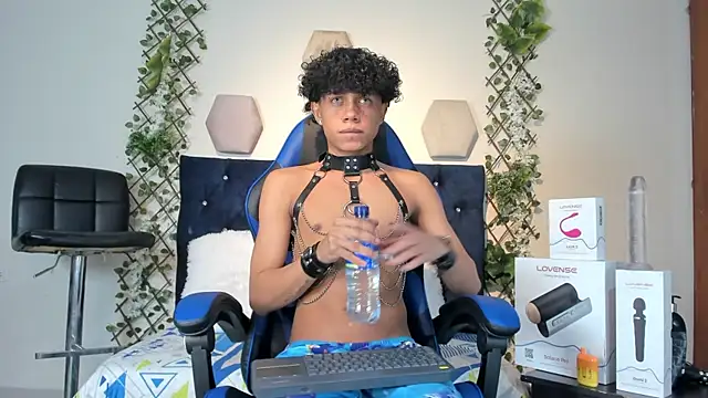 Snapshot of _taylor_black chatting on 11-06-25, 12:33 taylor black online show from 11-06-25, 12:33