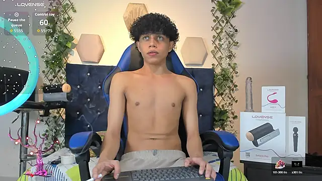 Snapshot of _taylor_black chatting on 11-13-25, 01:04 taylor black online show from 11-13-25, 01:04