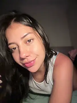 Snapshot of MissCat_ chatting on 05-19-26, 01:00 MissCat online show from 05-19-26, 01:00