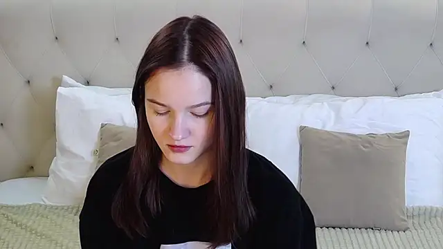 MichelleRoux online show from 11-04-25, 01:32