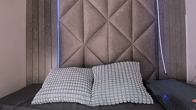 TiffValentinee  online show from 09-20-25, 08:54