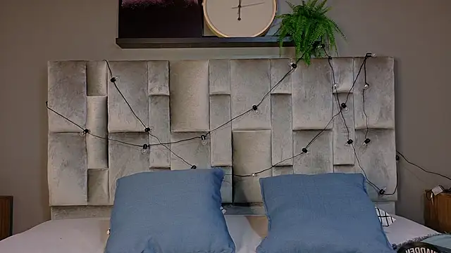 TiffValentinee  online show from 11-10-25, 08:08