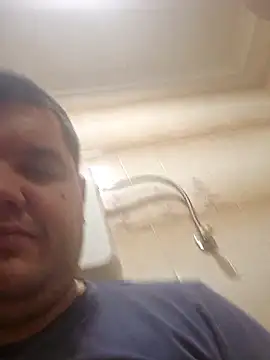 Snapshot of Fgddss33 chatting on 01-18-26, 08:34 Fgddss33 online show from 01-18-26, 08:34