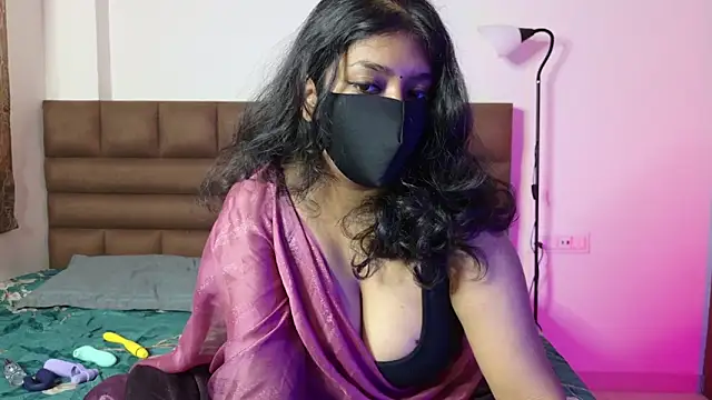 Snapshot of Gulaboo100 chatting on 09-28-25, 06:19 Gulaboo100 online show from 09-28-25, 06:19