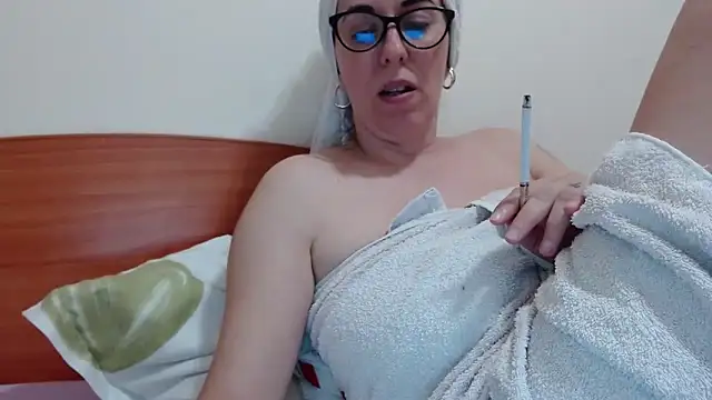 Snapshot of jollene chatting on 04-20-26, 01:25 jollene online show from 04-20-26, 01:25