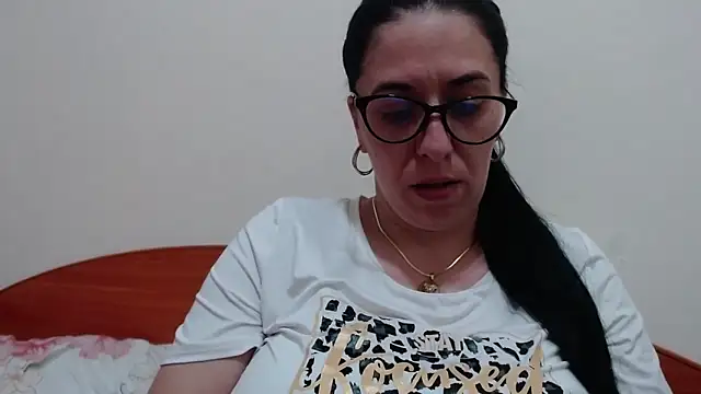 Snapshot of jollene chatting on 05-05-26, 11:51 jollene online show from 05-05-26, 11:51