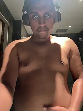 Snapshot of IndianguyinUK chatting on 12-01-25, 09:03 IndianguyinUK online show from 12-01-25, 09:03