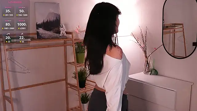 MoiraEger online show from 12-20-25, 05:09