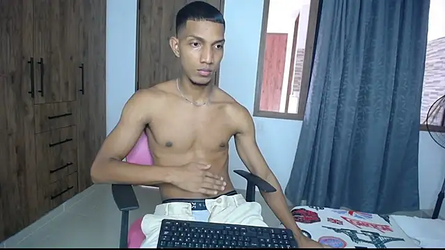 Snapshot of miguelmarcus chatting on 10-03-25, 05:54 miguelmarcus online show from 10-03-25, 05:54