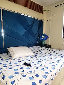 CrisMarulanda online show from 11-22-25, 04:17