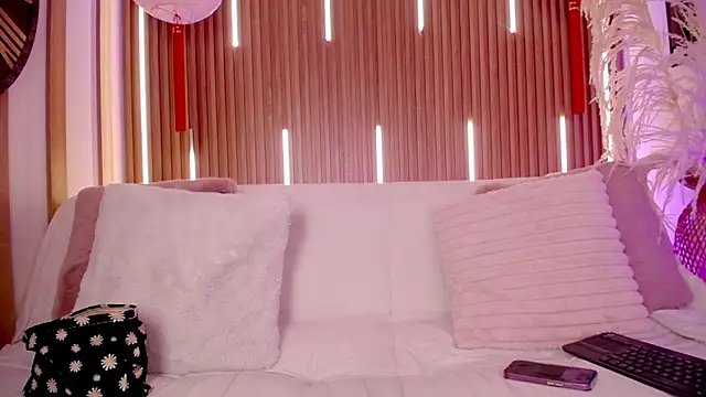 Snapshot of MylaDreams chatting on 02-06-26, 06:07 MylaDreams online show from 02-06-26, 06:07