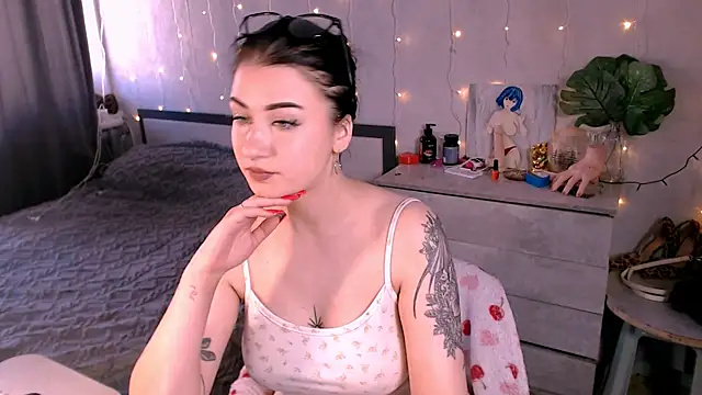 Snapshot of Katie_Kiss chatting on 06-03-26, 02:33 Katie Kiss online show from 06-03-26, 02:33