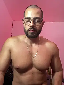 Snapshot of magnumchris chatting on 04-28-26, 11:43 magnumchris online show from 04-28-26, 11:43