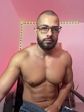 Snapshot of magnumchris chatting on 05-28-26, 10:56 magnumchris online show from 05-28-26, 10:56